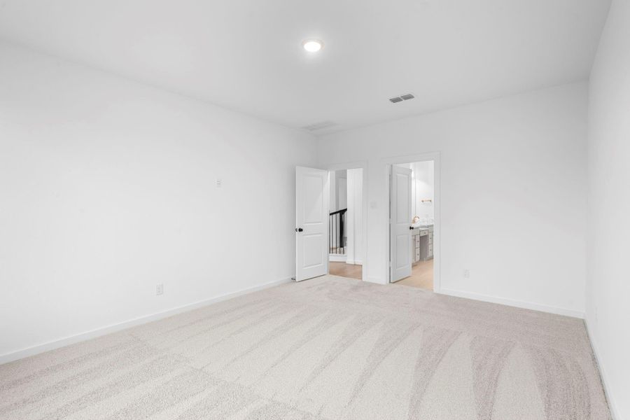 Spacious, unfurnished interior of a new home in Sienna 45', 50', Missouri City (Image 28). Spacious, unfurnished interior of a new home in Sienna 45', 50', Missouri City (Image 28).