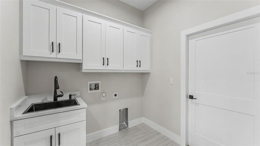 Furnished interior view inside a new home in , Lakeland (Image 11).