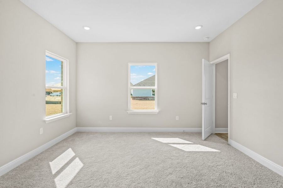 Spacious, unfurnished interior of a new home in Natureview, Freeport (Image 24).