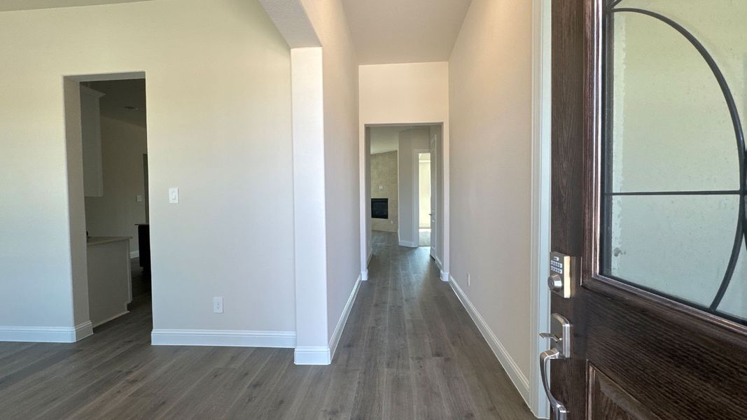 Spacious, unfurnished interior of a new home in Peachtree Meadows, Rockwall (Image 12).