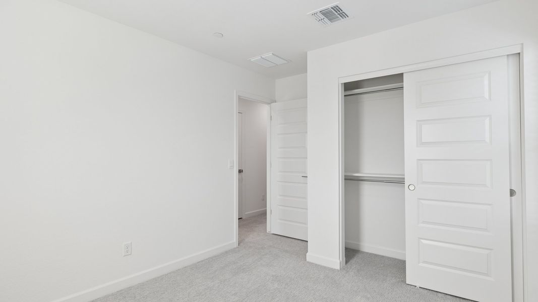 Spacious, unfurnished interior of a new home in The Buttes at Mystic, Peoria (Image 27).