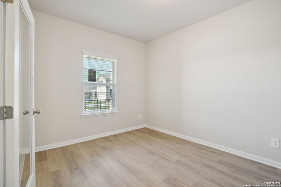 Spacious, unfurnished interior of a new home in Royal Crest, San Antonio (Image 27).