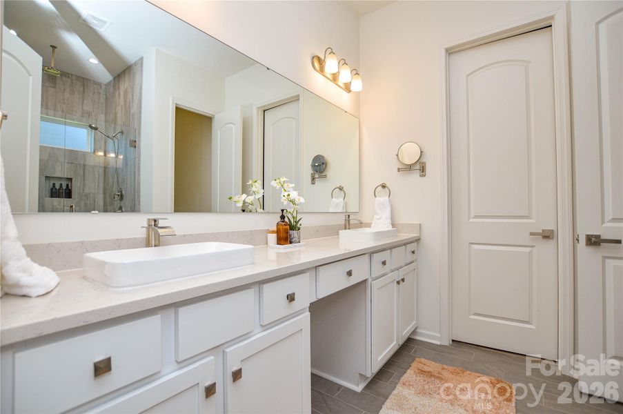 Furnished interior view inside a new home in Edgewater Lakeview On Your Lot, Lancaster (Image 41).