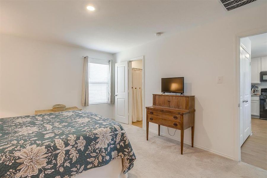 Furnished interior view inside a new home in , Fort Worth (Image 10).