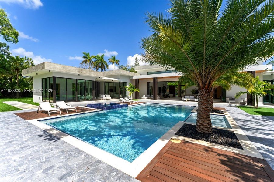 Community amenities in , Miami (Image 39).