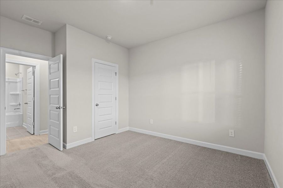 Spacious, unfurnished interior of a new home in Cedar Shoals – Heritage Collection, Piedmont (Image 16).