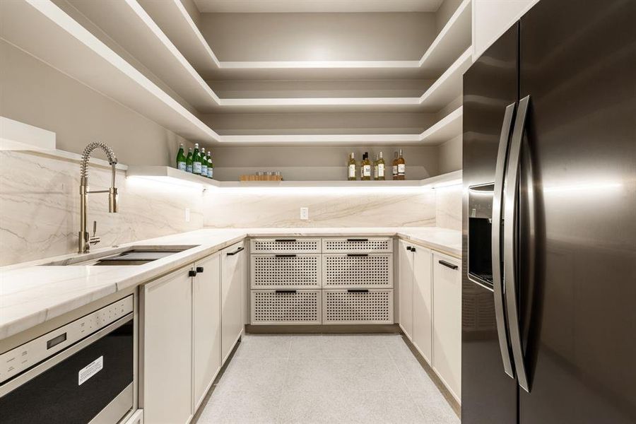 Furnished interior view inside a new home in , Dallas (Image 9).