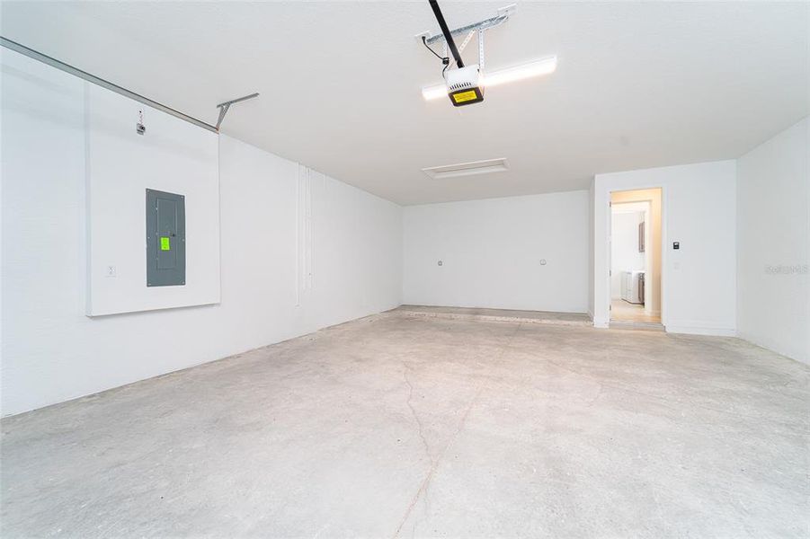 Spacious, unfurnished interior of a new home in Tesoro Club, Port St. Lucie (Image 23).