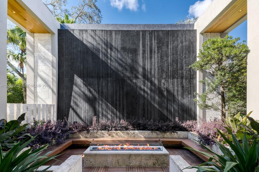 Exterior details and patio area of a home in , Miami Beach (Image 24).