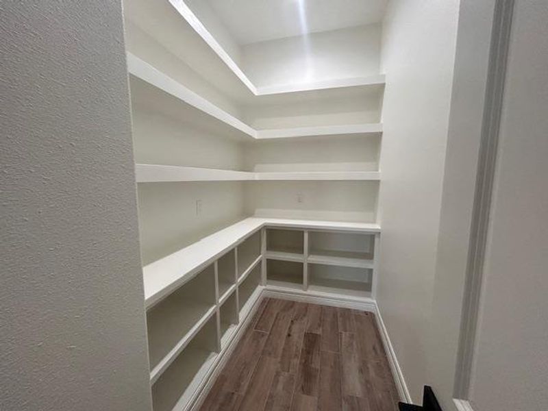 Spacious, unfurnished interior of a new home in , Beaumont (Image 19).