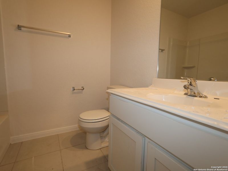 Close-up of interior finishes inside a home in Agave, San Antonio (Image 15).