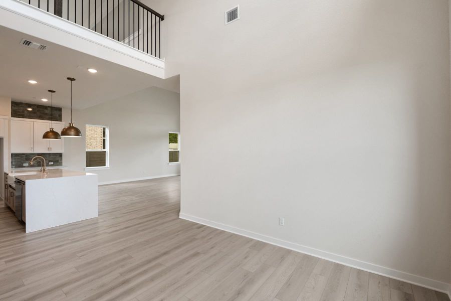 Spacious, unfurnished interior of a new home in Wolf Ranch, Georgetown (Image 22).