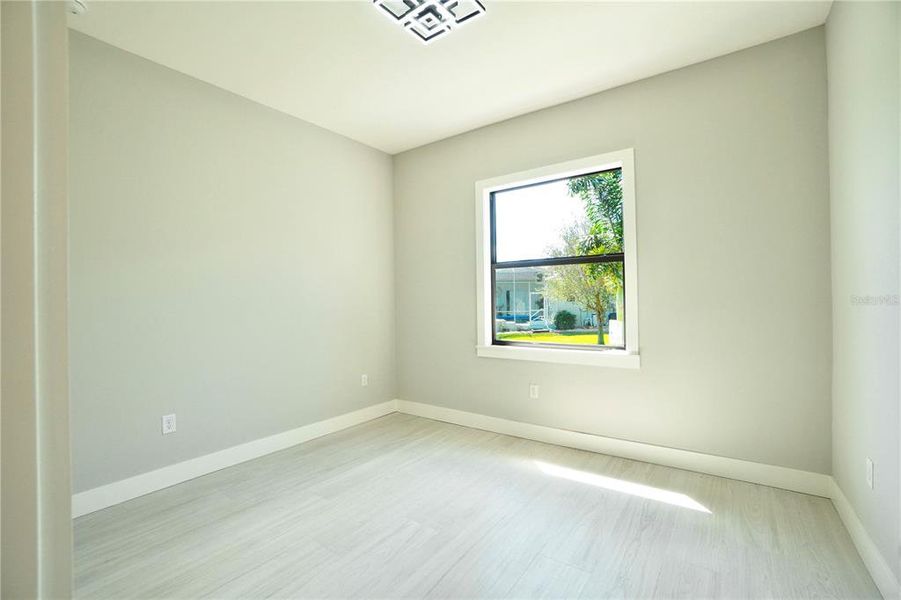Spacious, unfurnished interior of a new home in , Rotonda West (Image 23).