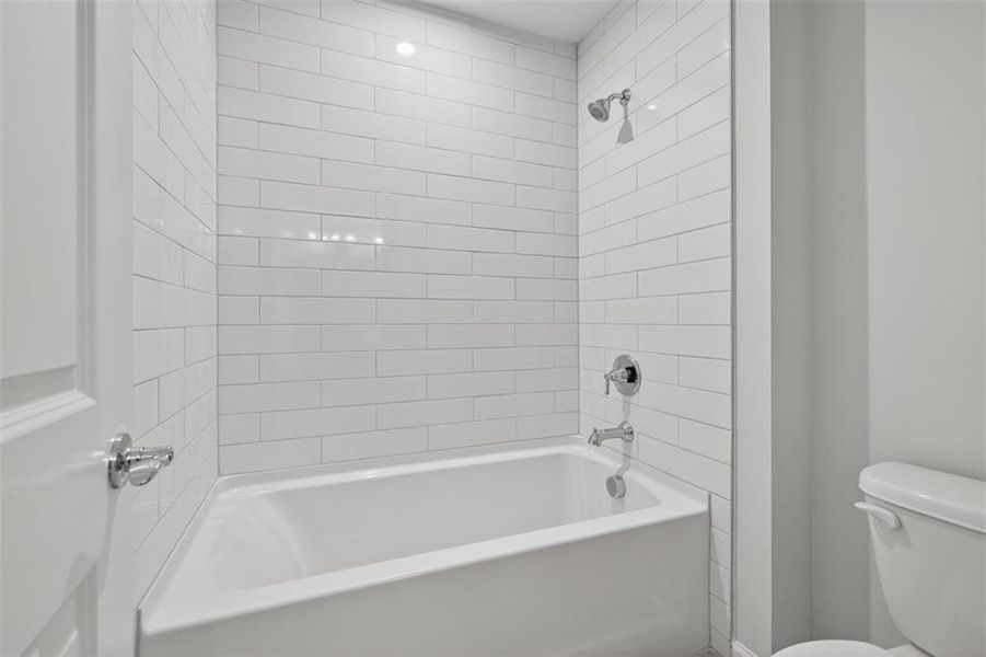 Furnished interior view inside a new home in Hamilton Place, Cartersville (Image 7).