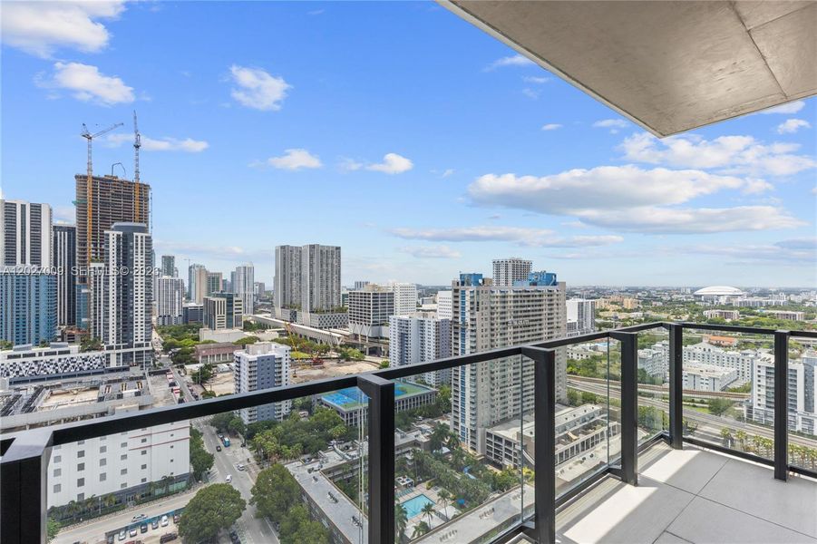 Condo located in Miami, FL showcasing its design and architecture (Image 27).