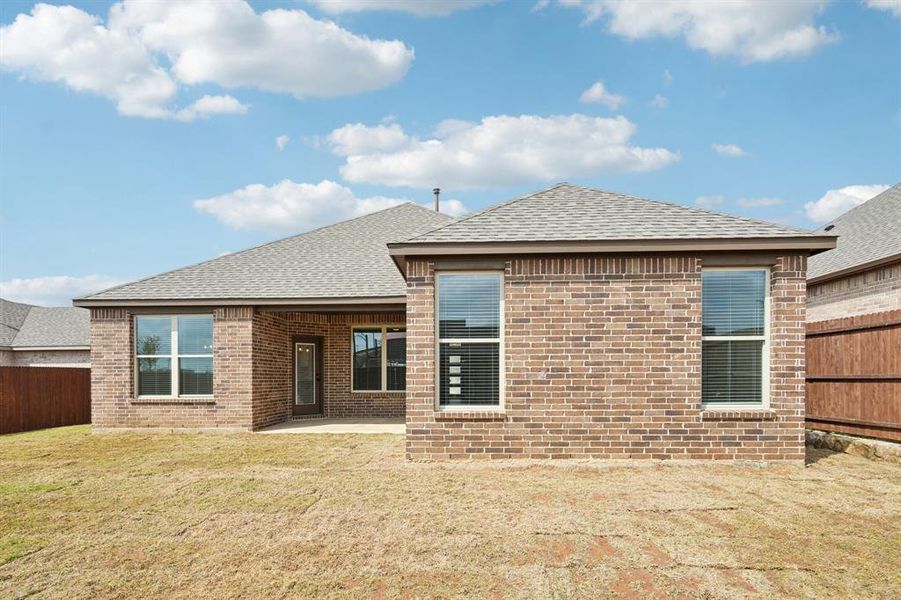 Exterior details and patio area of a home in , Alvarado (Image 24).