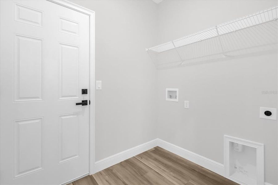 Spacious, unfurnished interior of a new home in , Ocala (Image 13).