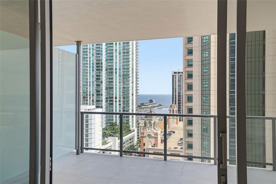 Condo located in St. Petersburg, FL showcasing its design and architecture (Image 42).
