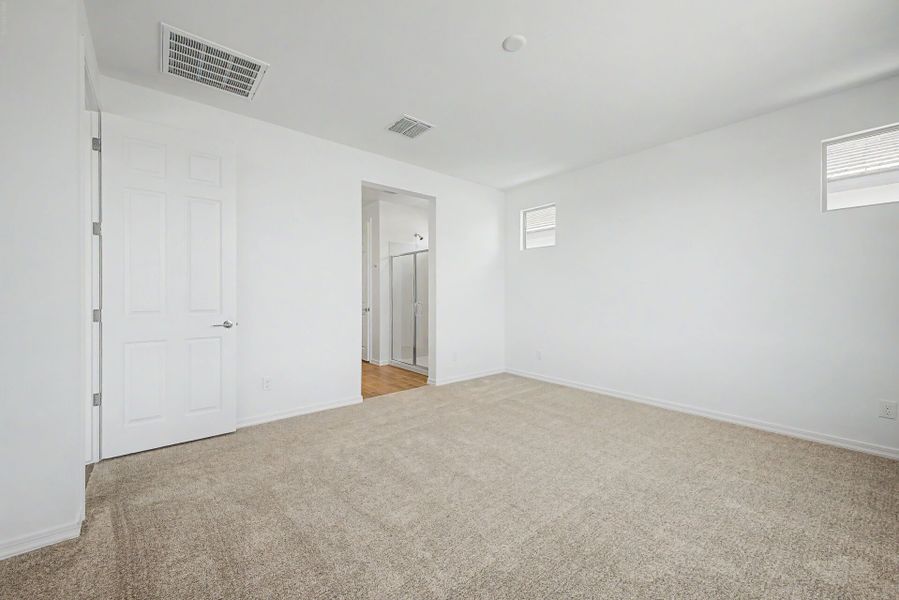Spacious, unfurnished interior of a new home in Soleo, San Tan Valley (Image 9).