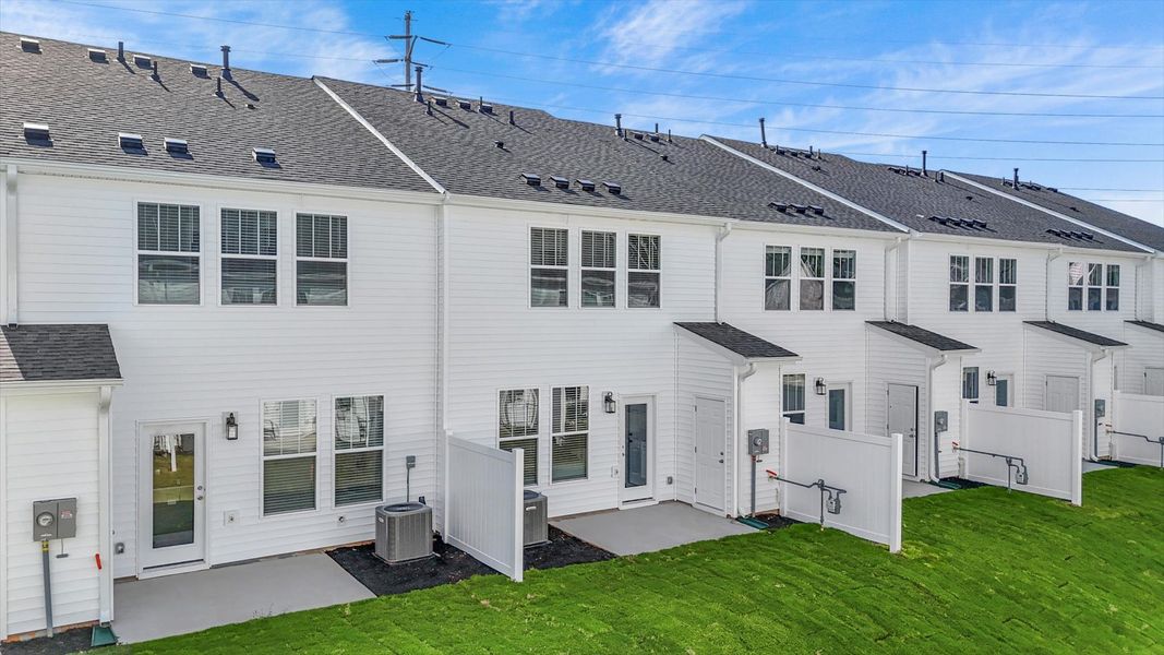 Exceptional home with tasteful exterior finishes and a thoughtfully designed façade Exceptional home with tasteful exterior finishes and a thoughtfully designed façade