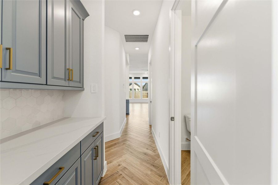 Furnished interior view inside a new home in Valencia, Manvel (Image 5).