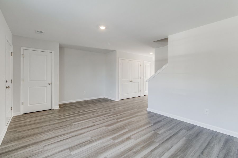 Spacious, unfurnished interior of a new home in Astoria, Columbia (Image 14).