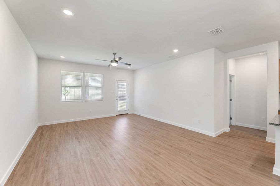 Spacious, unfurnished interior of a new home in Highland Ridge, New Braunfels (Image 29).