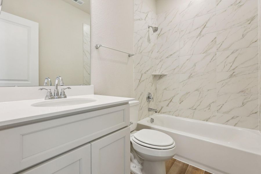 Furnished interior view inside a new home in Woodhavyn 40', Magnolia (Image 12).