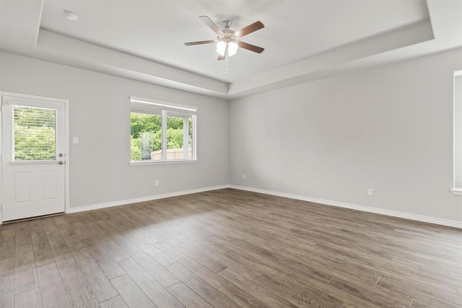 Spacious, unfurnished interior of a new home in Deer Creek, Crowley (Image 10).