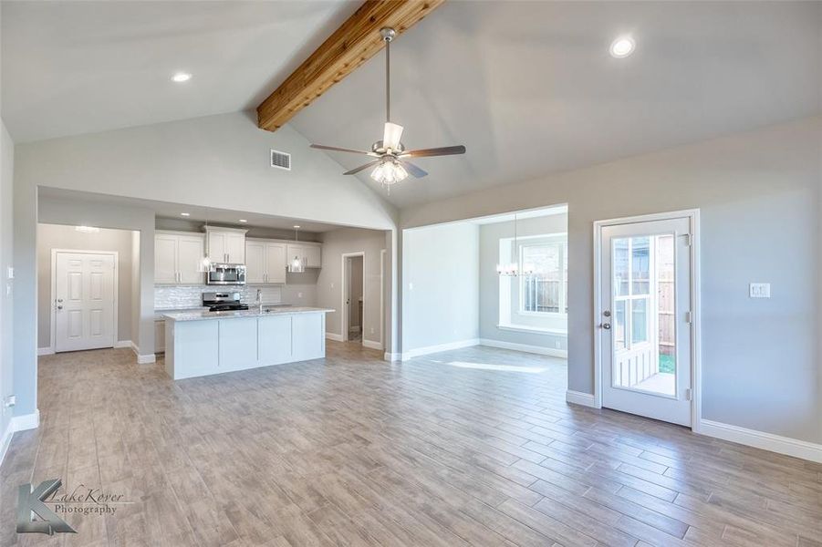 Spacious, unfurnished interior of a new home in , Abilene (Image 26).