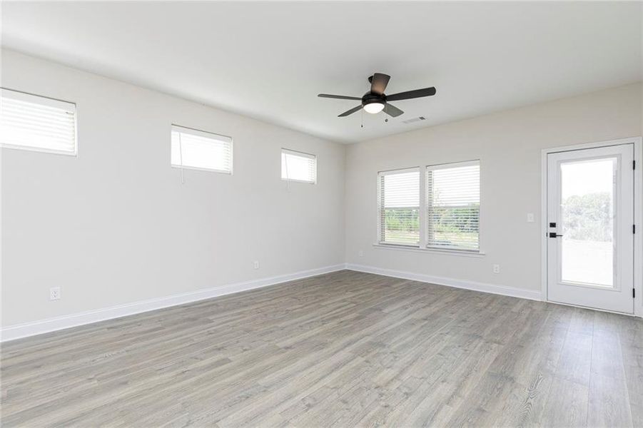 Spacious, unfurnished interior of a new home in Mount Tabor Pointe, Dallas (Image 6).