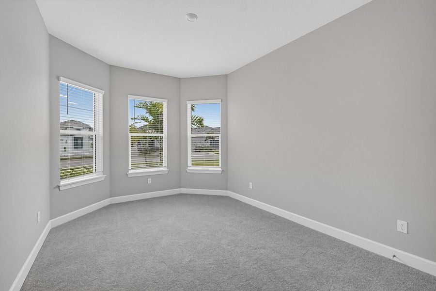 Spacious, unfurnished interior of a new home in Esplanade at Azario Lakewood Ranch, Bradenton (Image 17).