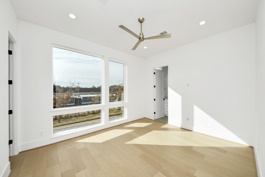 Spacious, unfurnished interior of a new home in , Houston (Image 23).