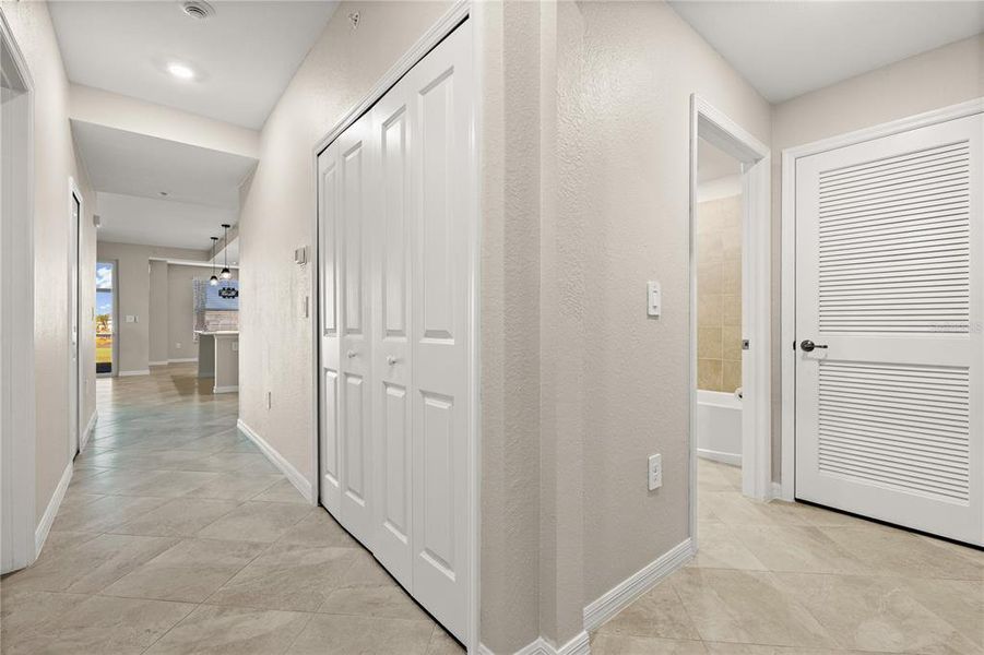 Spacious, unfurnished interior of a new home in Calusa Country Club, Lakewood Ranch (Image 43).