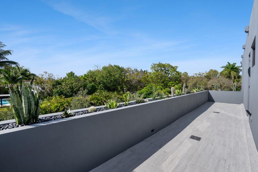 Exterior details and patio area of a home in , Pinecrest (Image 27).