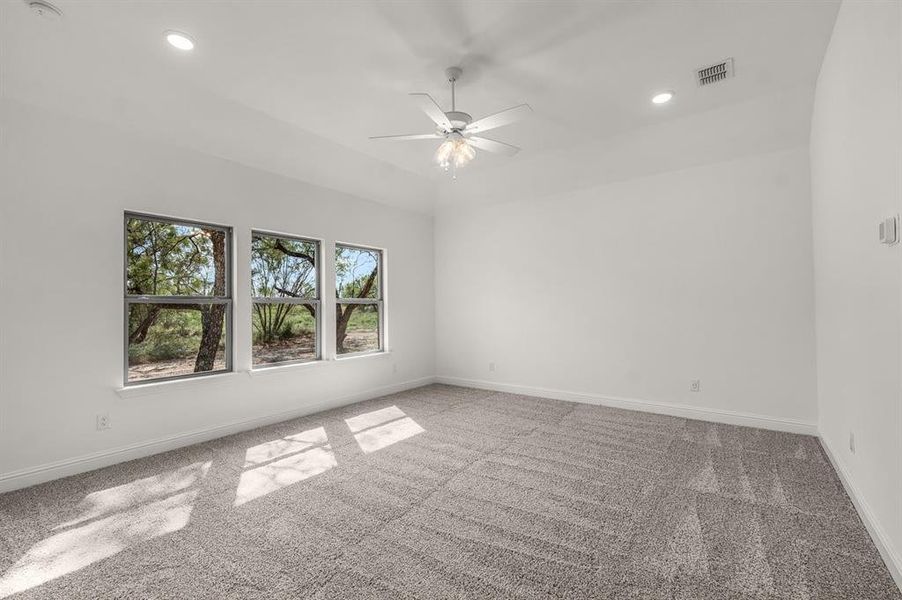 Spacious, unfurnished interior of a new home in , Weatherford (Image 19).