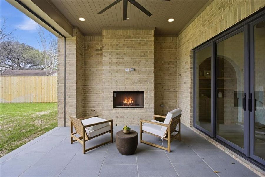Exterior details and patio area of a home in , Dallas (Image 3).