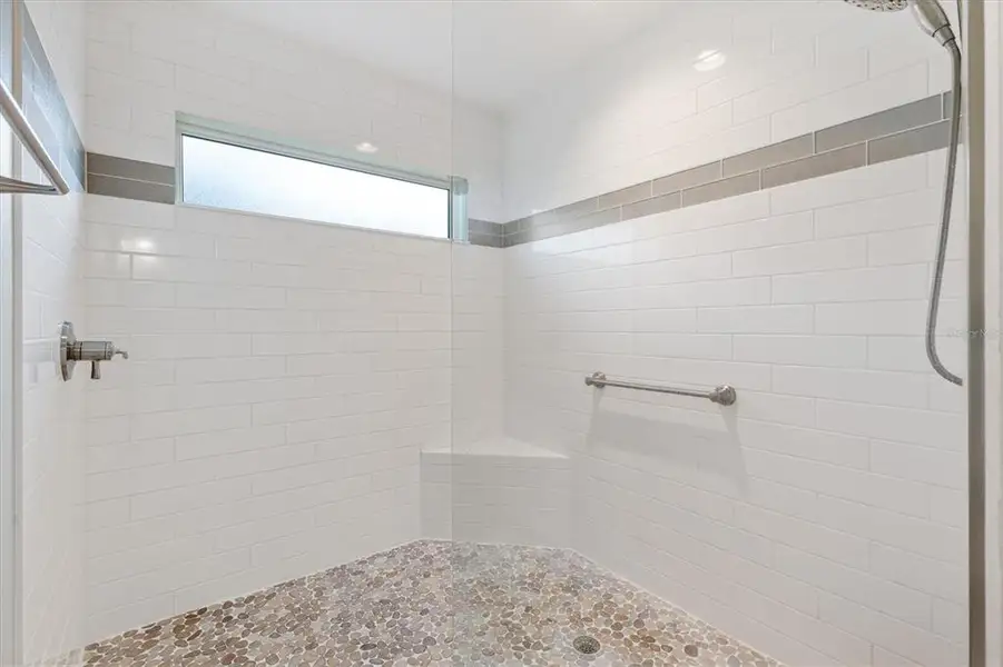 Spacious, unfurnished interior of a new home in , The Villages (Image 23).