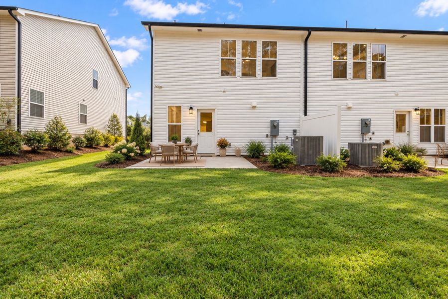 Representative exterior details of a home built from the Hemingway by Pulte Homes in Solana, Durham (Image 3).
