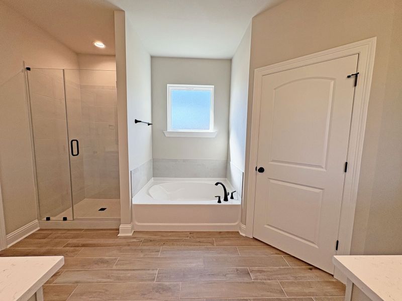 Spacious, unfurnished interior of a new home in Longleaf, Lumberton (Image 19).