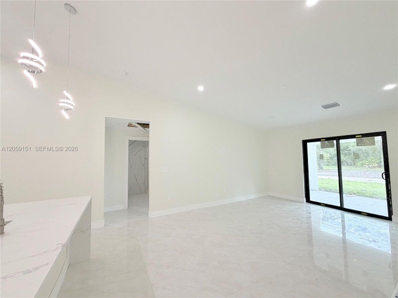 Spacious, unfurnished interior of a new home in , Lehigh Acres (Image 40).