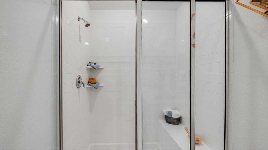 6432 Clover II Owners Bath 2of2 F1 080125 6432 Clover II Owners Bath 2of2 F1 080125