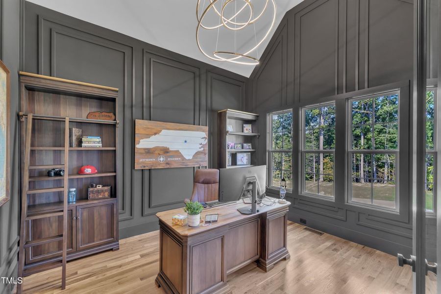 12-1120 Springdale Dr-5