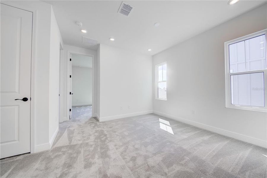 Spacious, unfurnished interior of a new home in Bungalow Walk at Lakewood Ranch, Lakewood Ranch (Image 34).