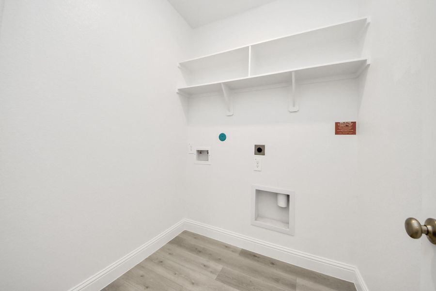 Spacious, unfurnished interior of a new home in , Missouri City (Image 24).