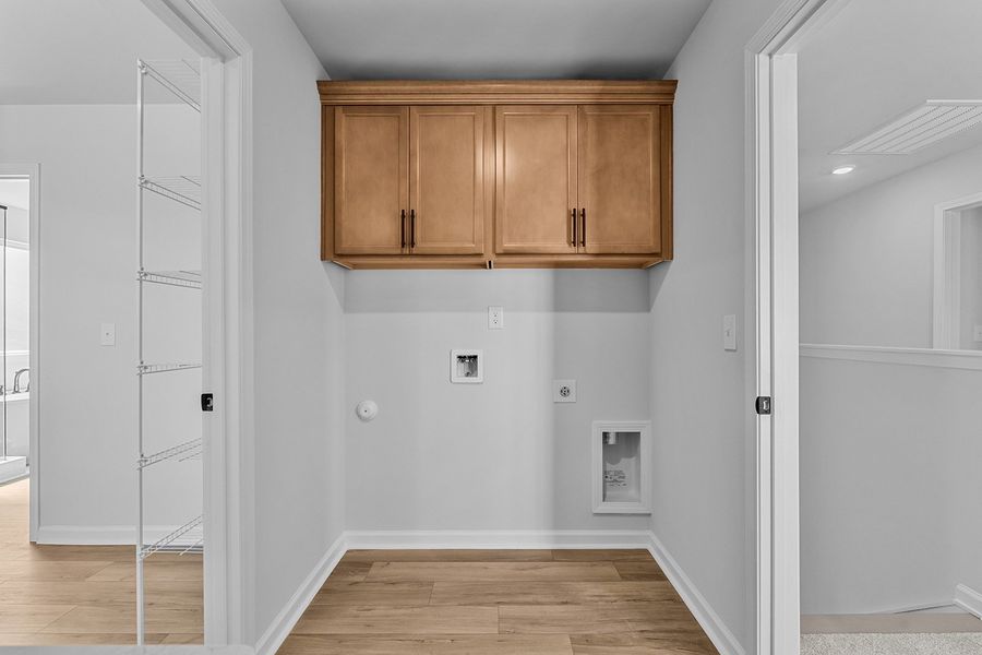 Spacious, unfurnished interior of a new home in Fieldstone, Lexington (Image 40).