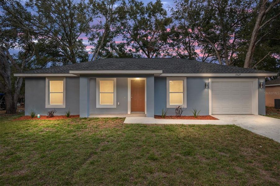 Exterior details and patio area of a home in , Dunnellon (Image 25).
