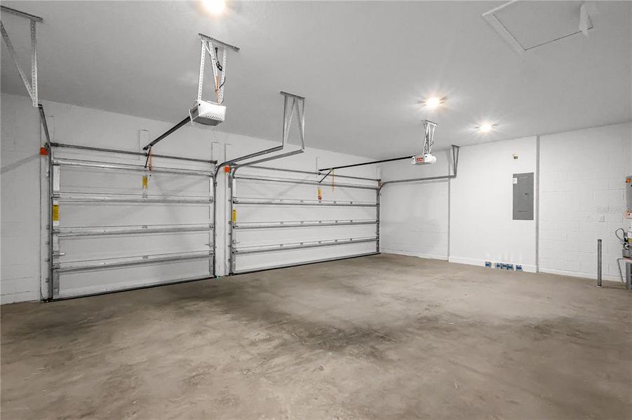Spacious, unfurnished interior of a new home in Cresswind at Hammock Oaks, Lady Lake (Image 39). Spacious, unfurnished interior of a new home in Cresswind at Hammock Oaks, Lady Lake (Image 39).