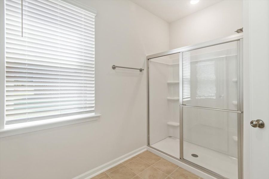 Spacious, unfurnished interior of a new home in Heritage Bay, Sumter (Image 23).