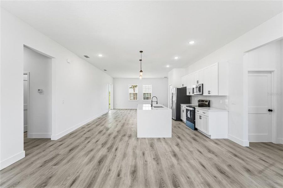Spacious, unfurnished interior of a new home in , Ocala (Image 30).